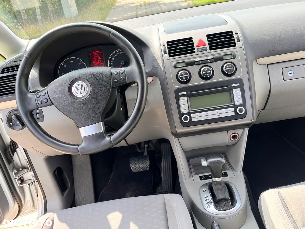Volkswagen Touran 1.9 TDI DPF DSG Highline - 18