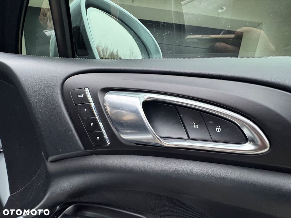 Porsche Cayenne - 17