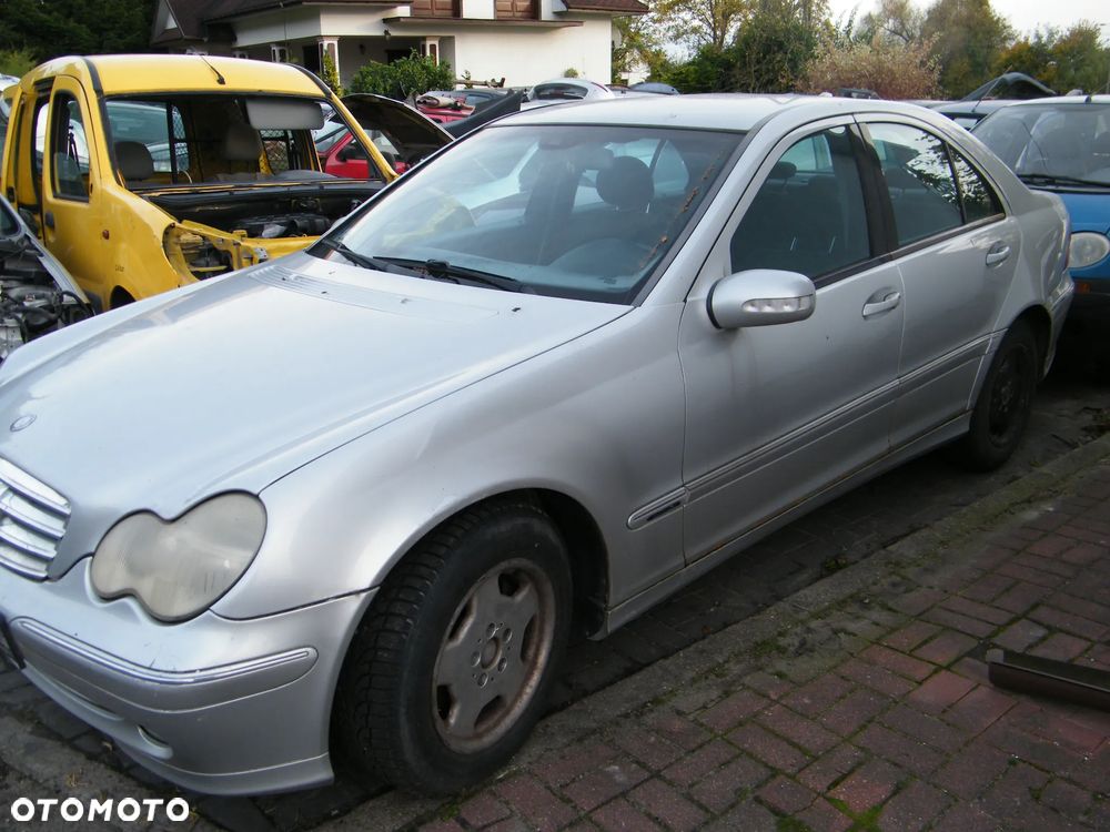 Mercedes C klasa W203 (00-04r.) 2.2D 142KM. Silnik D 611962 (OM611)  Skrzynia D 722699 lakier 744. Cały na części GWARANCJA !!!  Przód Tył Zestaw Komplet Drzwi Klapa Zderzak Błotnik Maska Grill Atrapa Szyba Pas Lampa Lusterko Boczki Fotel Kanapa Kokpit Deska Rozdzielcza Przełącznik Włącznik Sterownik Przewody Wiązka Instalacja Moduł Komputer Czujnik Listwa Pompa Alternator Wtryski Głowica Rozrusznik Kompresor Sprzęgło Dwumas Silnik Skrzynia ABS Klimatyzacji Paliwa Wspomagania Kolektor Turbina Przepustnica Zawór Chłodnica Koło Hak Belka Sanki Zawieszenie Mcpherson Półoś Amortyzator Wydech Tłumik Zacisk Most - 3