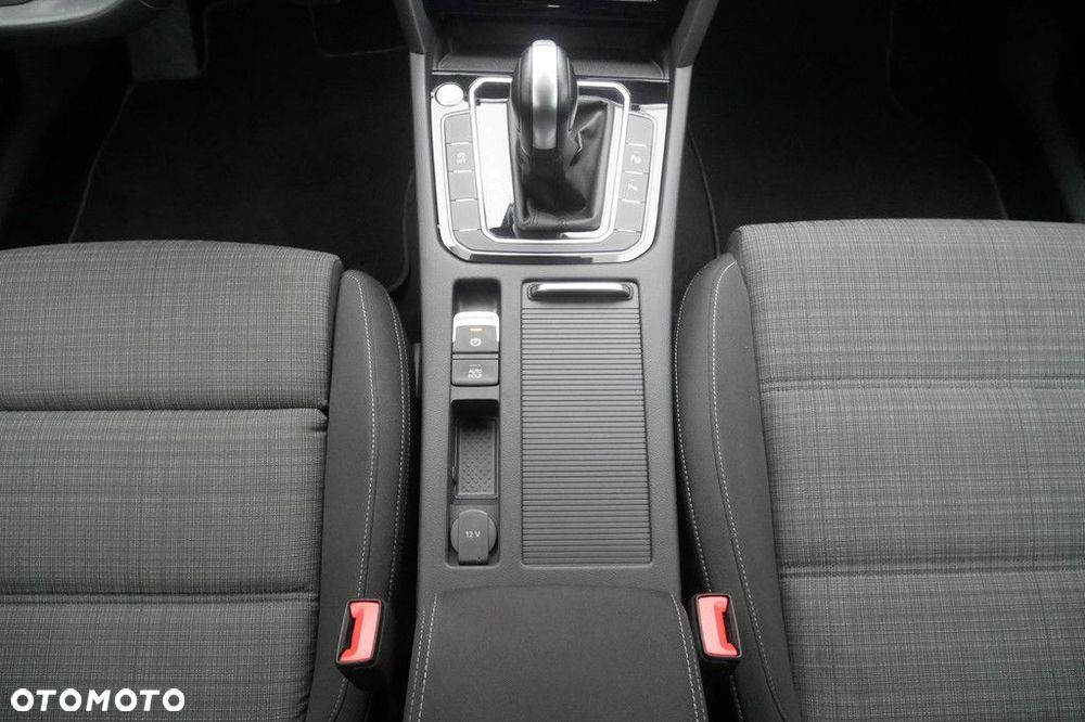 Volkswagen Passat 2.0 TSI Business DSG - 11
