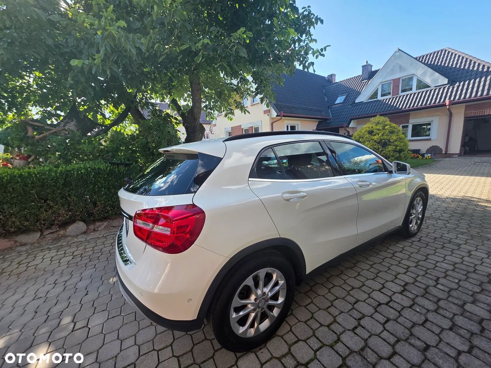 Mercedes-Benz GLA - 4