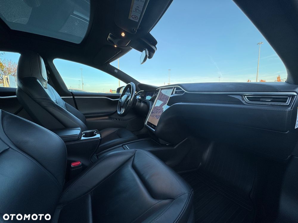 Tesla Model S - 8