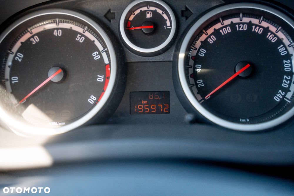 Opel Corsa 1.6 Turbo OPC Nürburgring Edition - 13