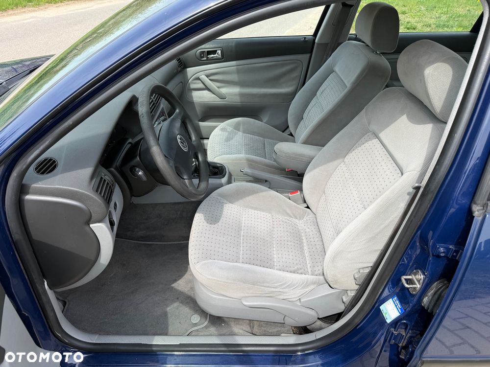 Volkswagen Passat 1.8 Comfortline - 19