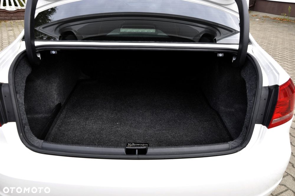 Volkswagen Passat - 29