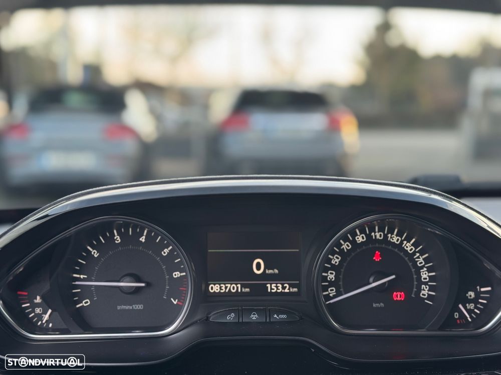 Peugeot 2008 1.2 PureTech Allure - 15