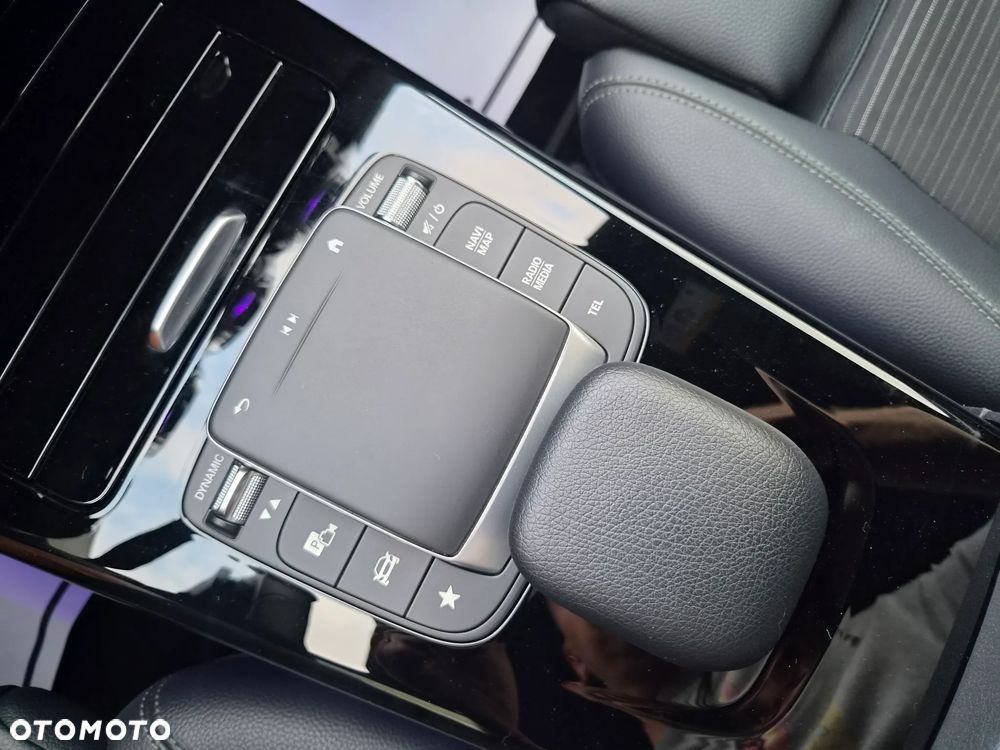 Mercedes-Benz Klasa A 180 7G-DCT Special Edition - 21