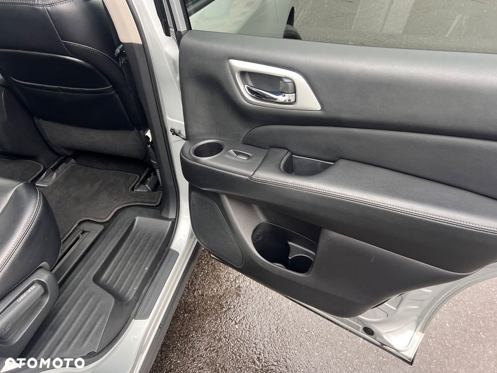 Nissan Pathfinder - 29