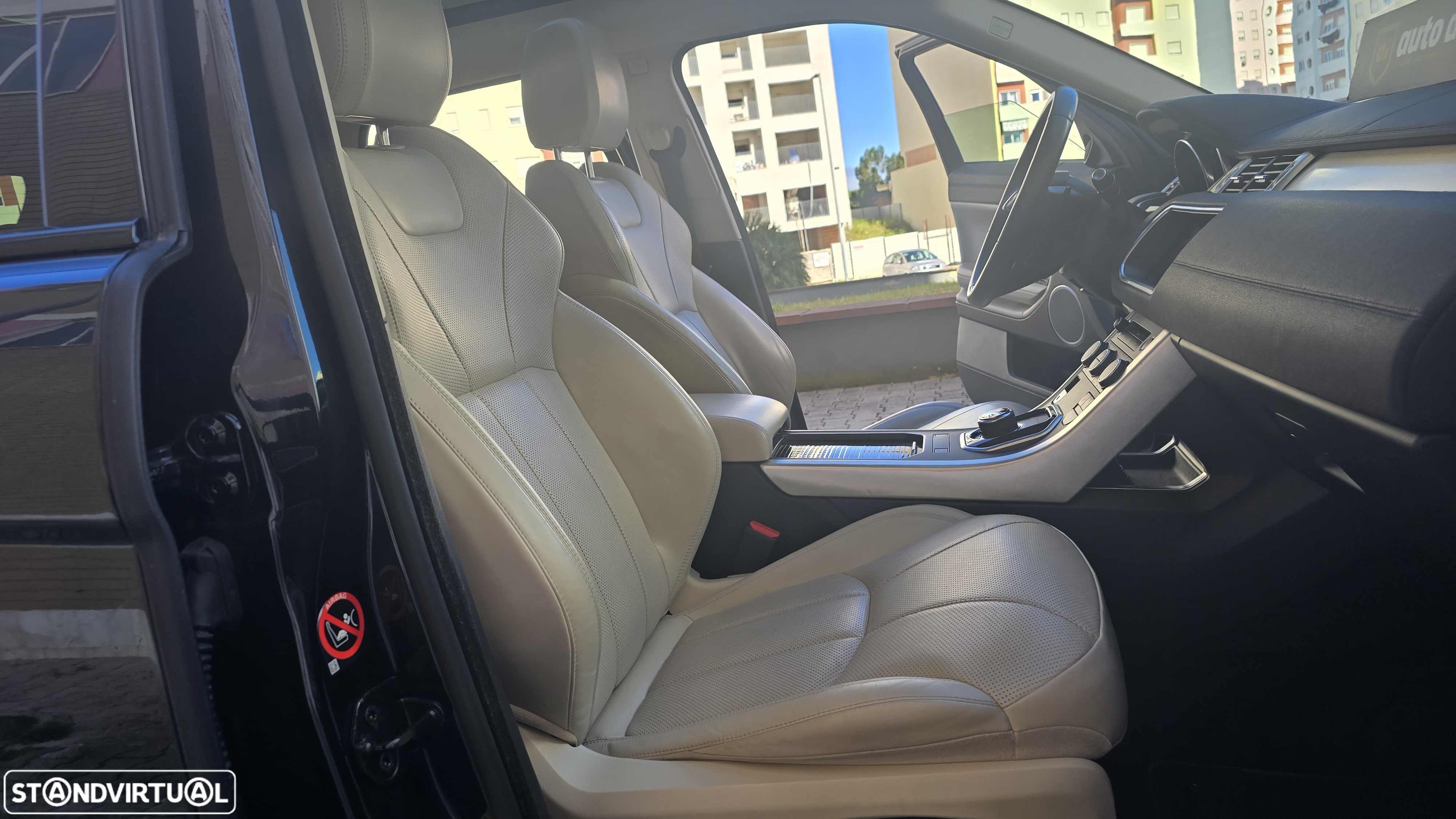 Land Rover Range Rover Evoque 2.0 TD4 SE Auto - 30