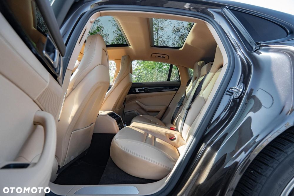 Porsche Panamera 4 E-Hybrid - 15