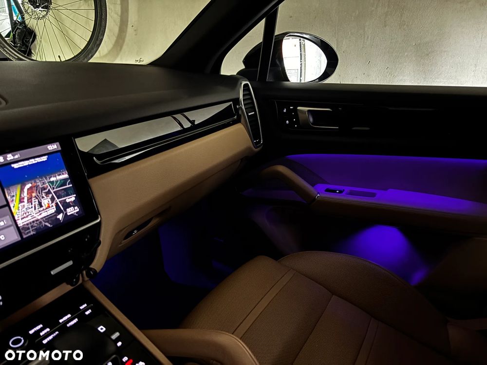 Porsche Cayenne - 30