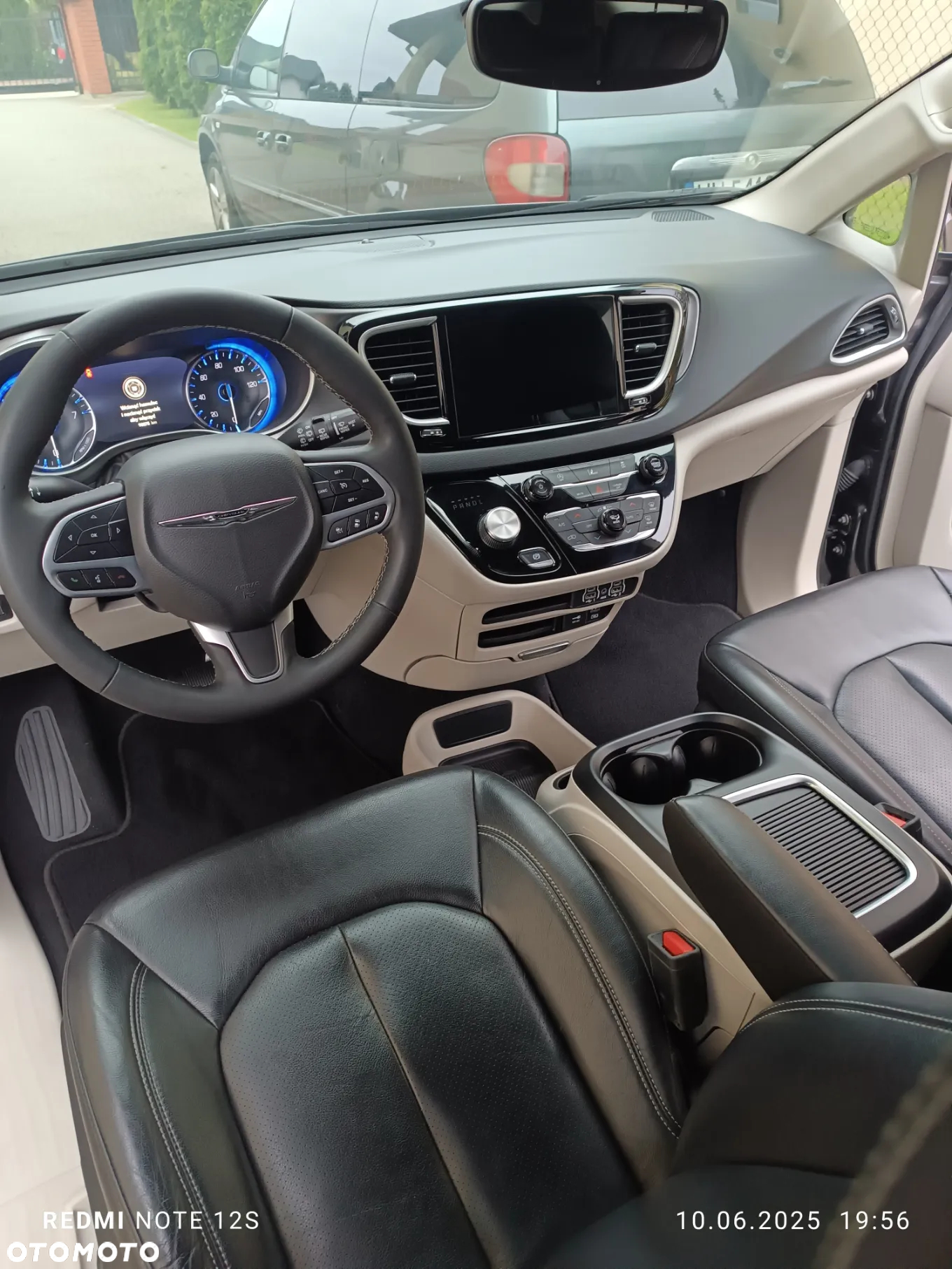 Chrysler Pacifica - 16