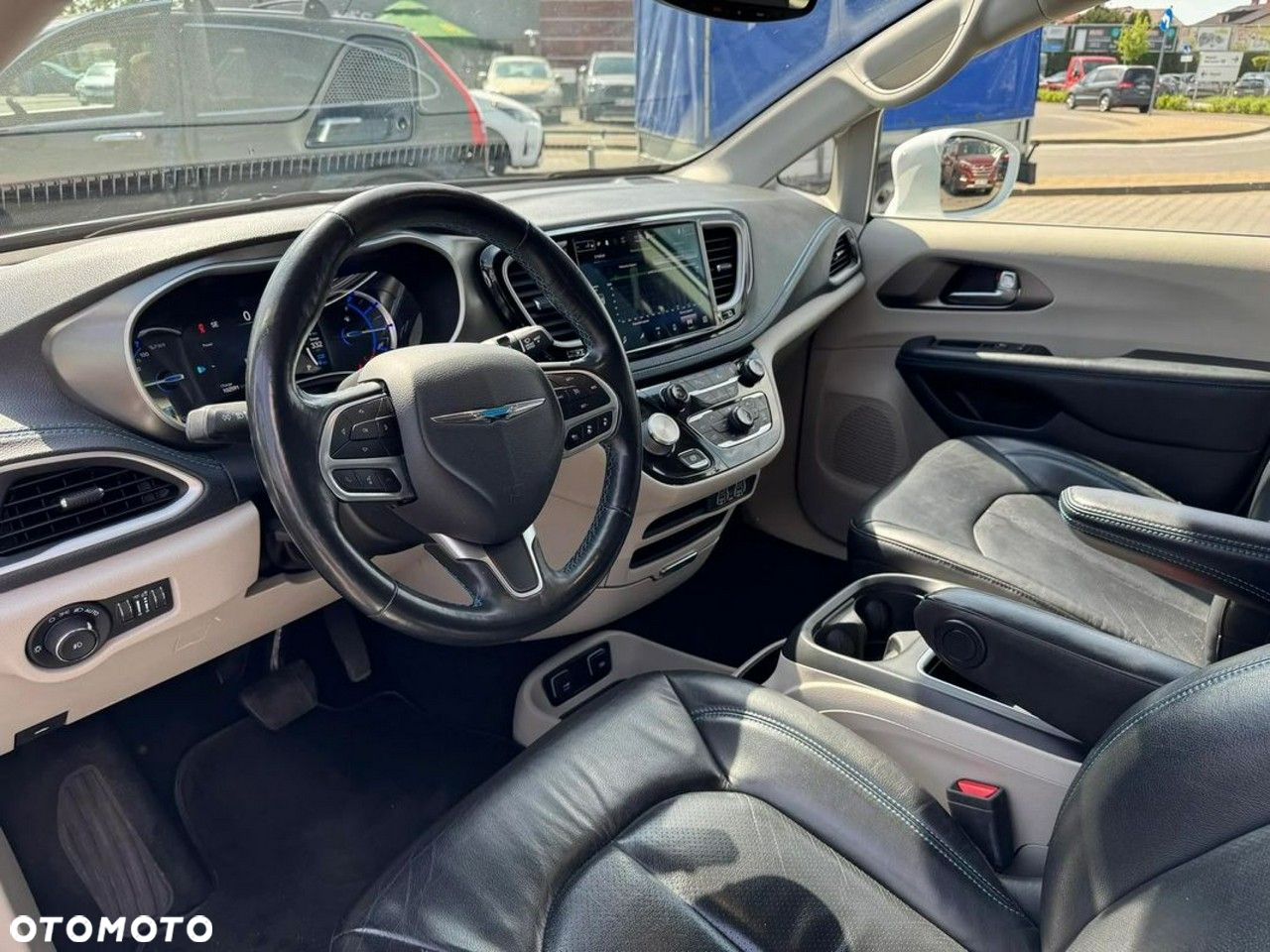 Chrysler Pacifica - 24