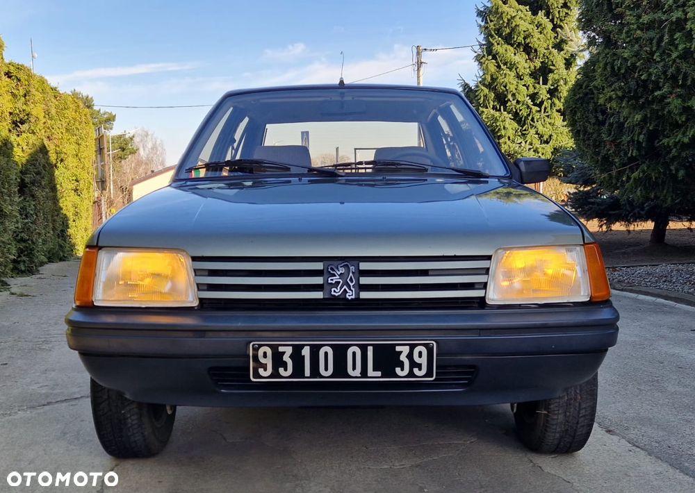 Peugeot 205 - 1