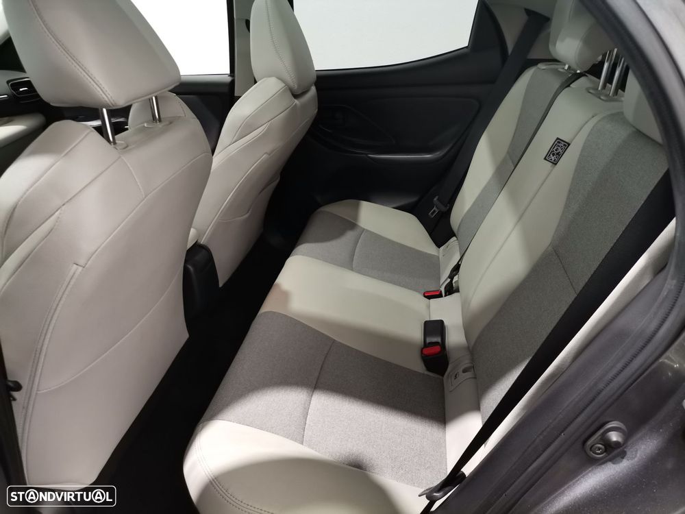 Toyota Yaris 1.5 HDF Luxury - 11