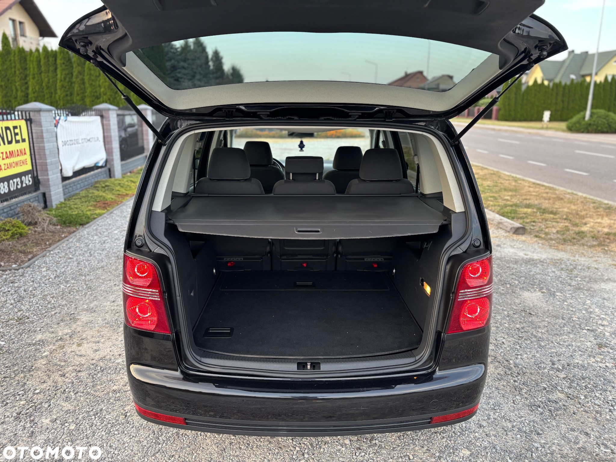 Volkswagen Touran - 18