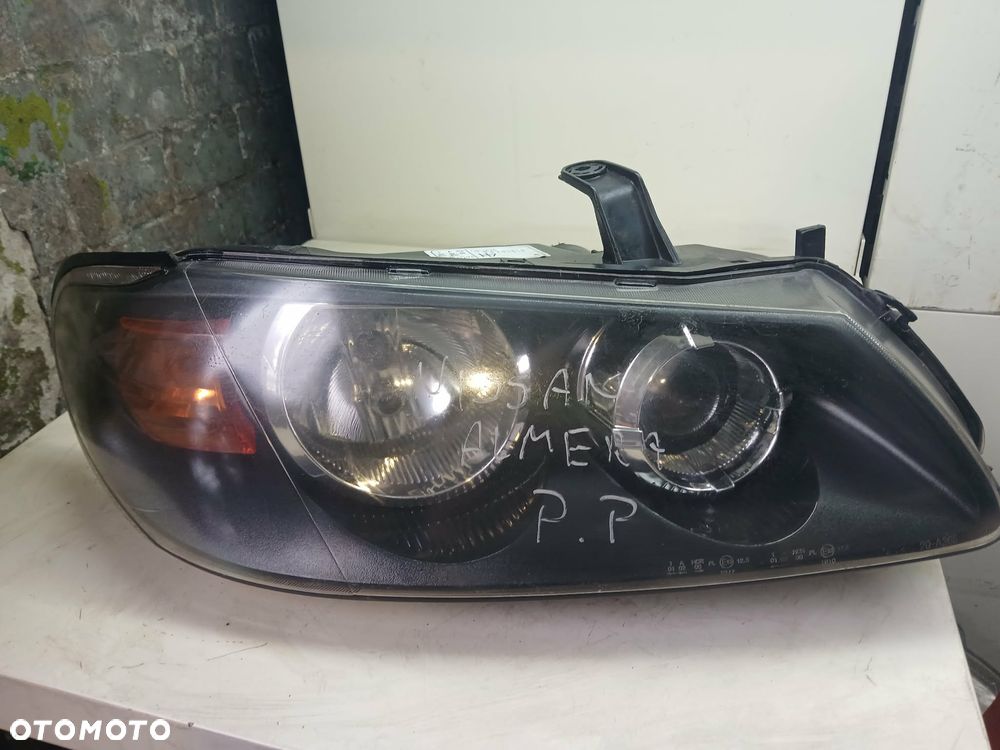 Nissan Almera N16 Lampa przednia  prawa - 1