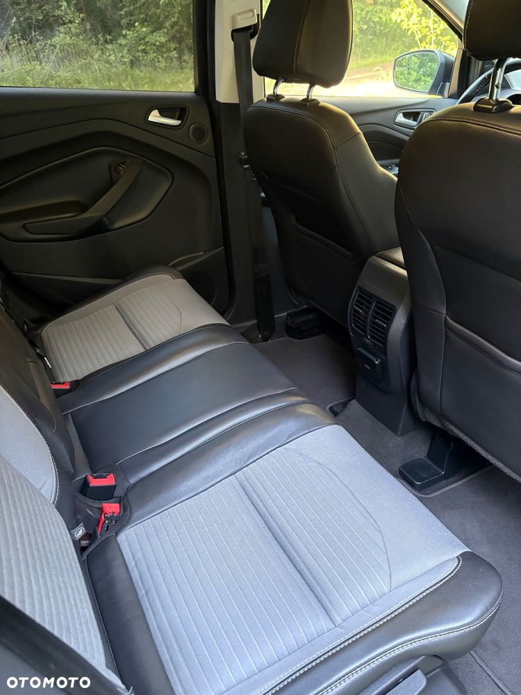 Ford Escape 2.0 EcoBoost AWD Titanium - 17