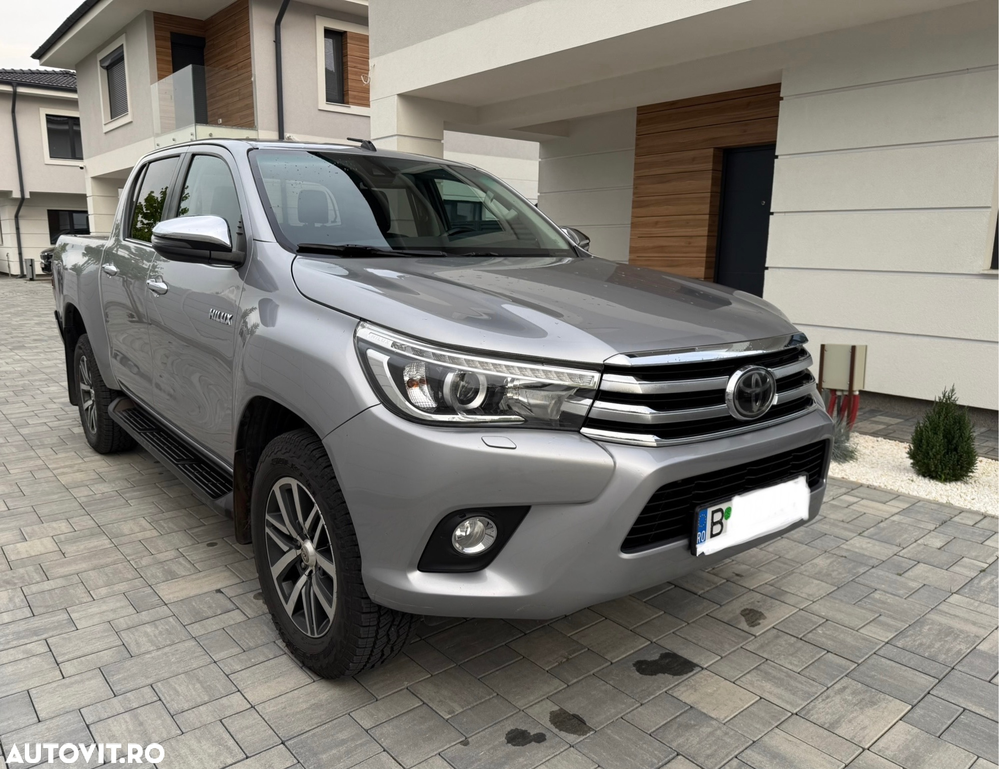 Toyota Hilux 4x4 Double Cab A/T Invincible - 3