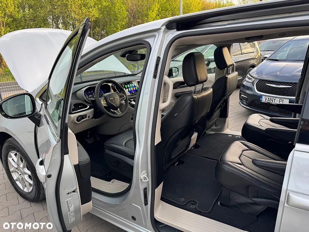 Chrysler Pacifica - 22