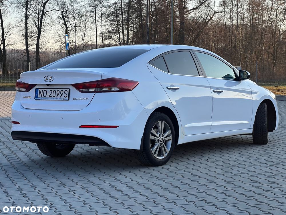 Hyundai Elantra 1.6 Comfort - 8