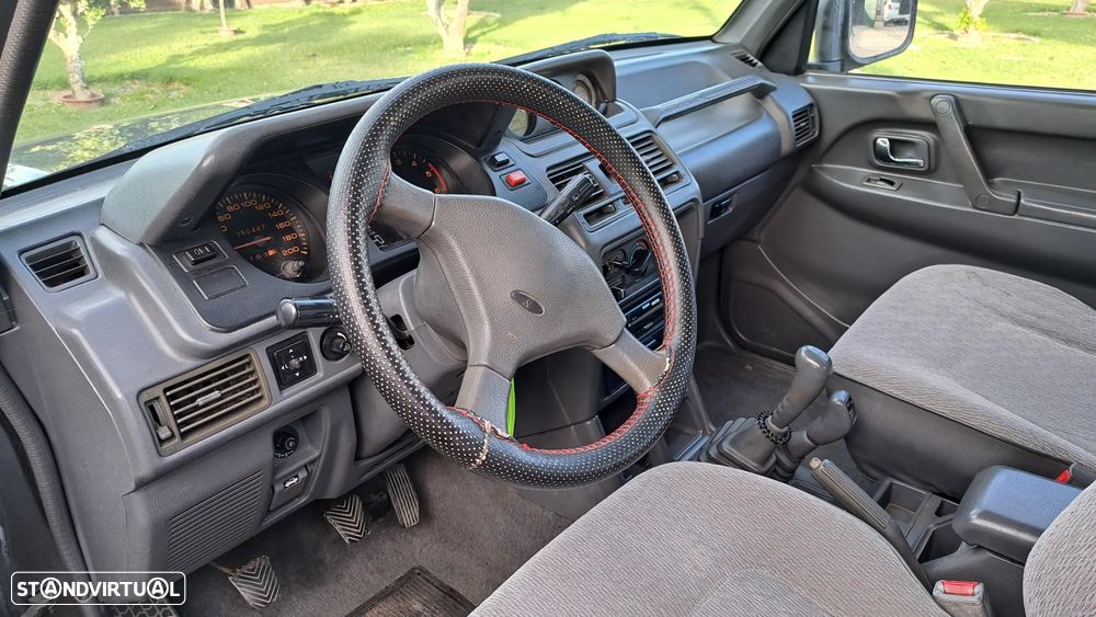 Mitsubishi Pajero 2.5 TDi GLX - 4