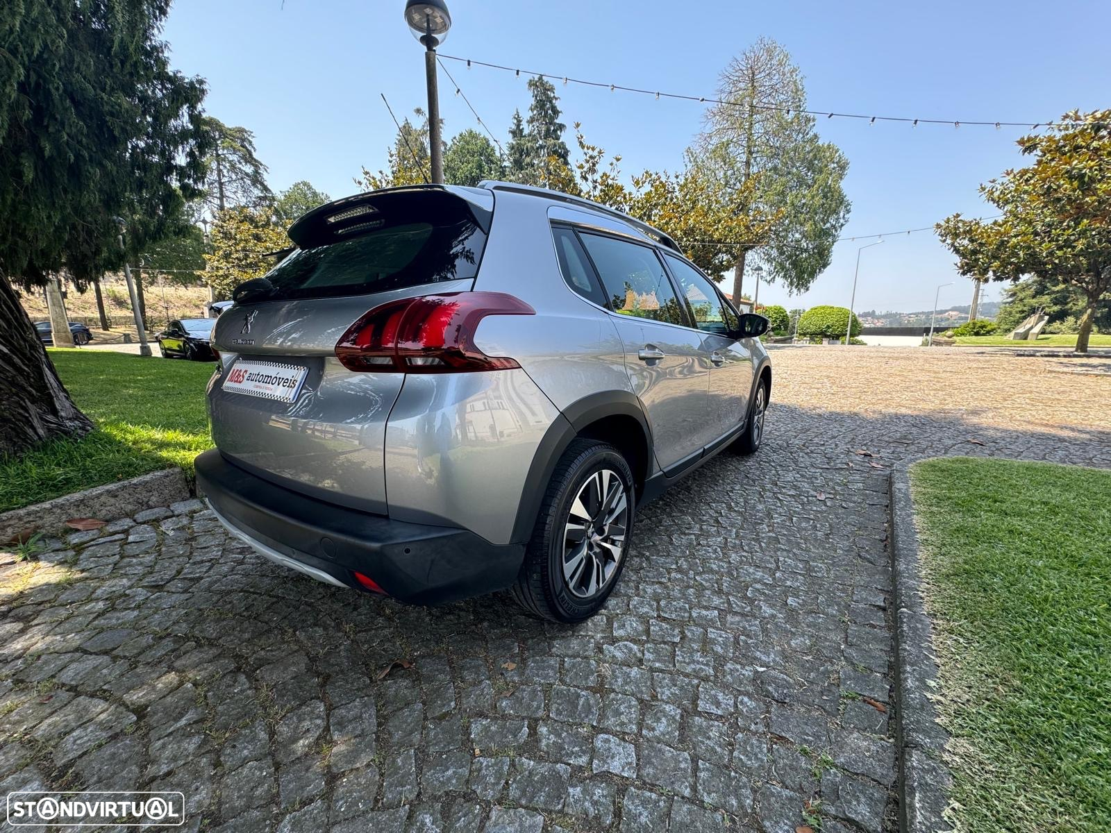 Peugeot 2008 1.2 PureTech Allure EAT6 - 3