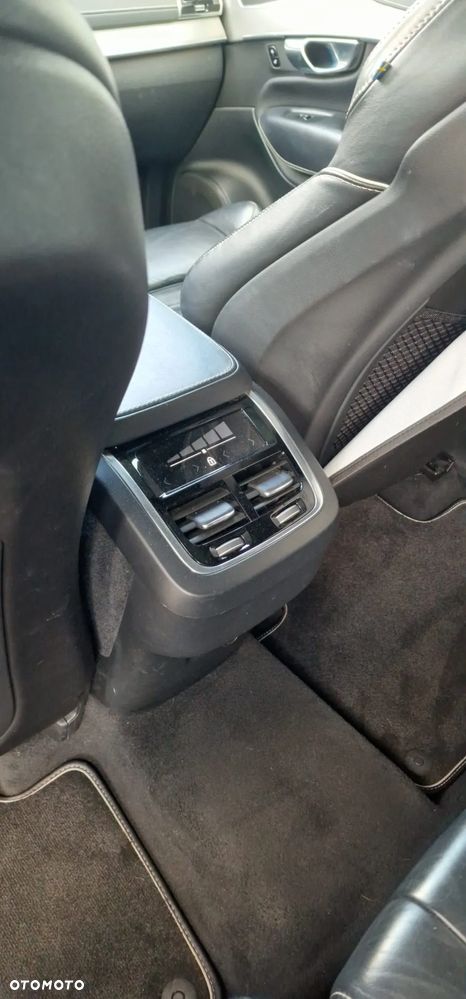 Volvo XC 90 D5 AWD R-Design 7os - 19