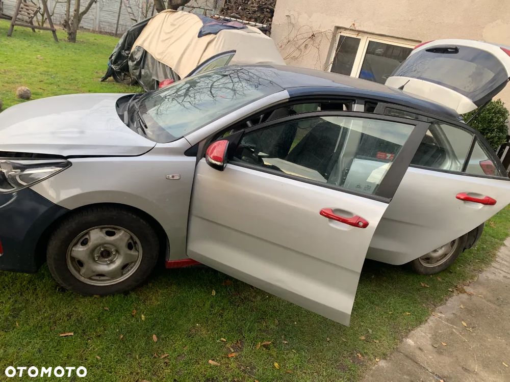 Kia Rio 1.2 L - 5