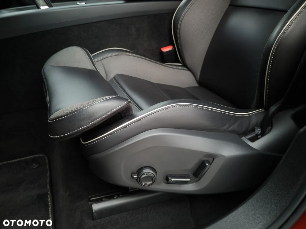 Volvo XC 60 B4 B R-Design - 12