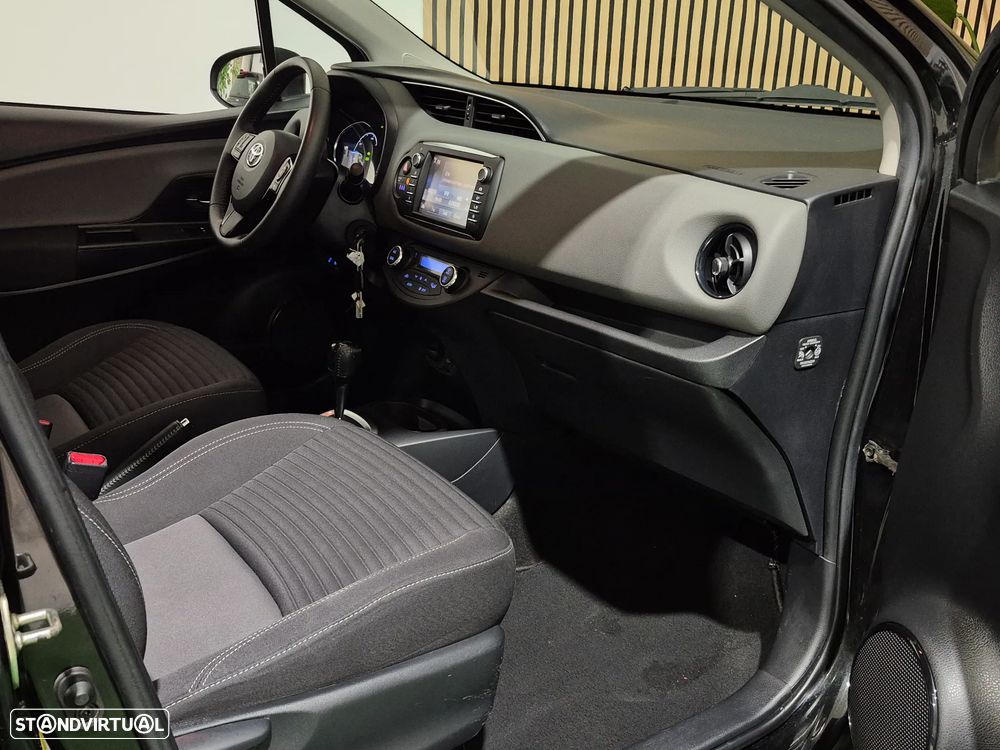 Toyota Yaris 1.5 HSD Comfort +P.Style+P.Techno - 24