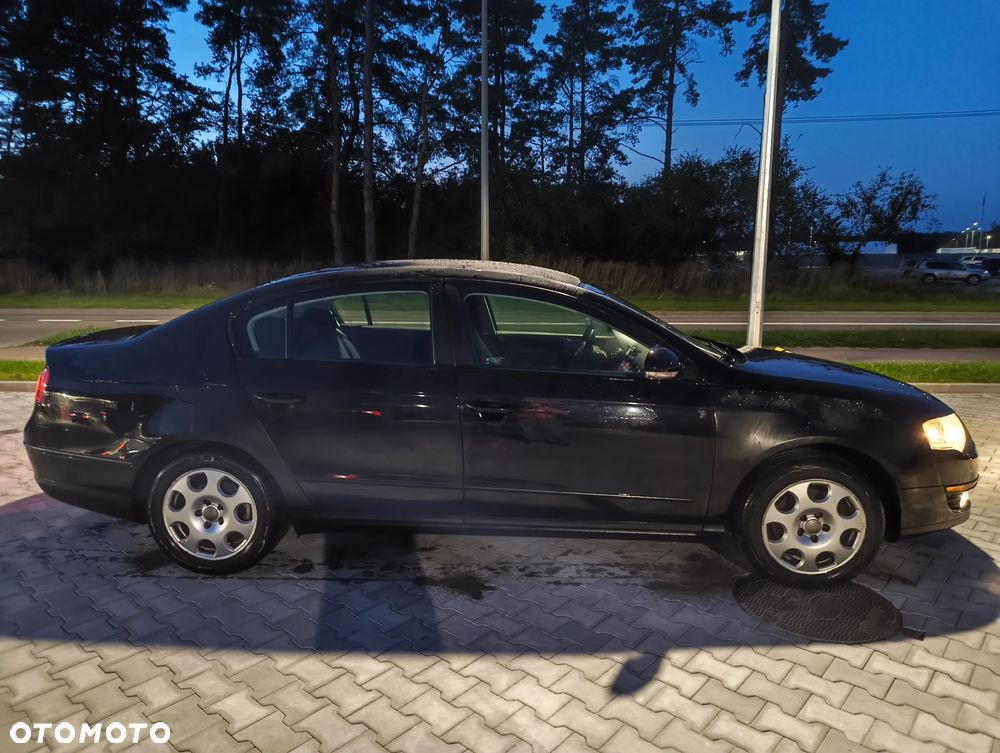 Volkswagen Passat 2.0 TDI DPF BlueMot Comfortline - 4