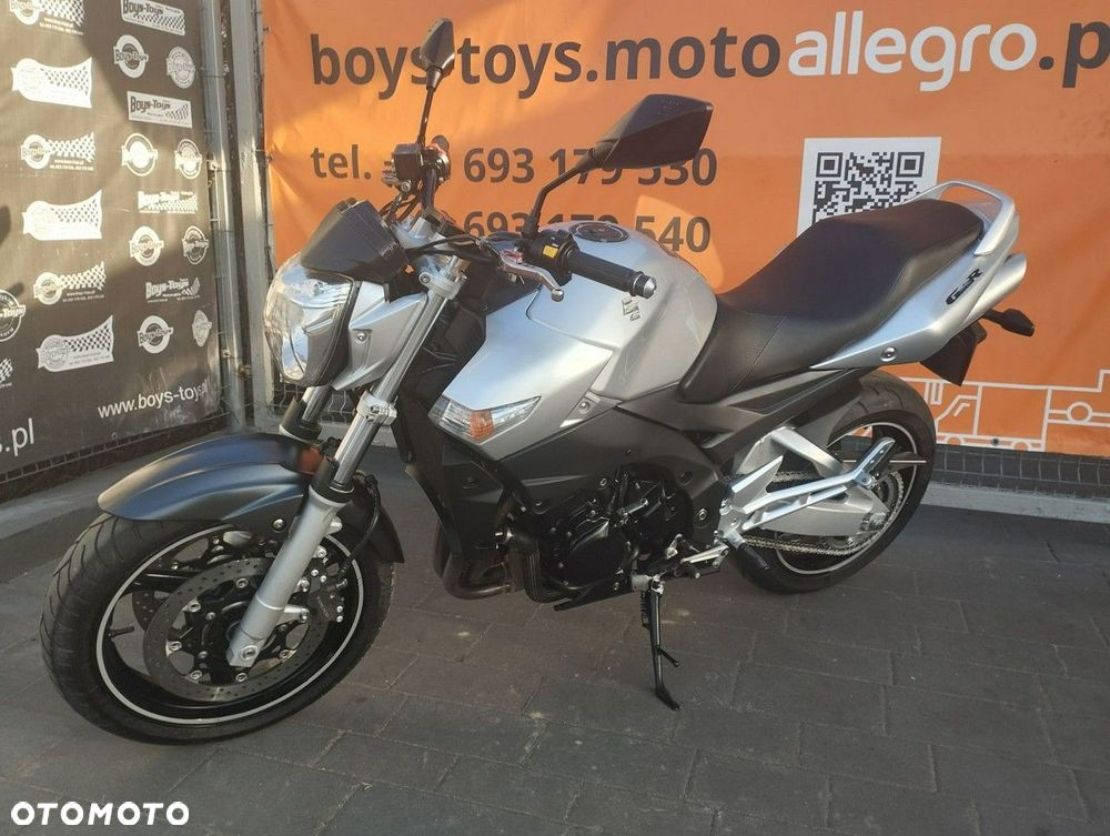 Suzuki GSR - 4