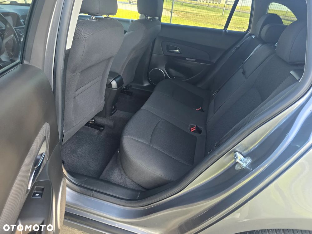 Chevrolet Cruze 1.6 LS+ - 19