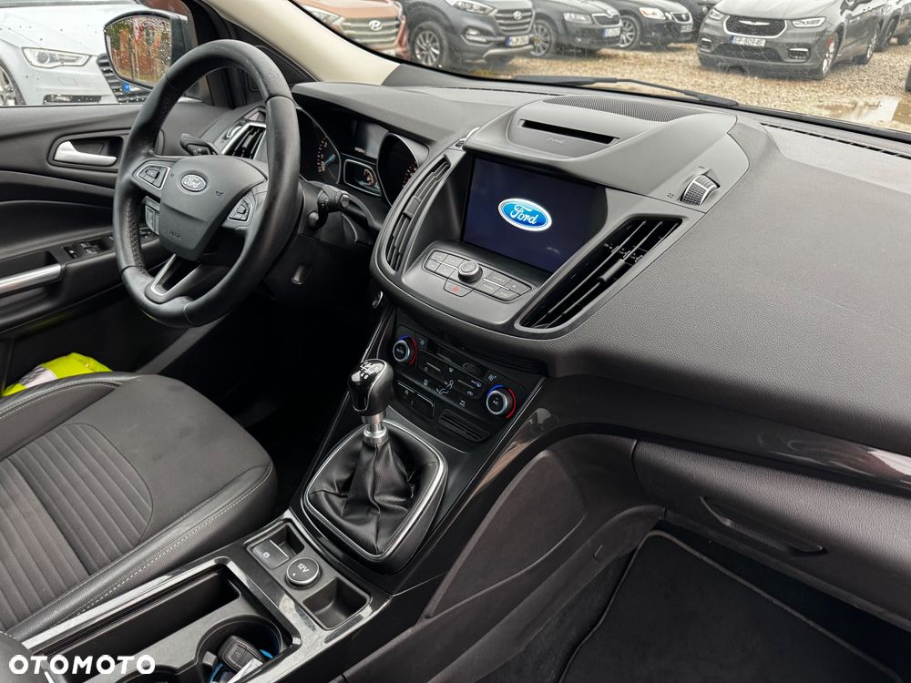 Ford Kuga 1.5 EcoBoost 2x4 Titanium - 39