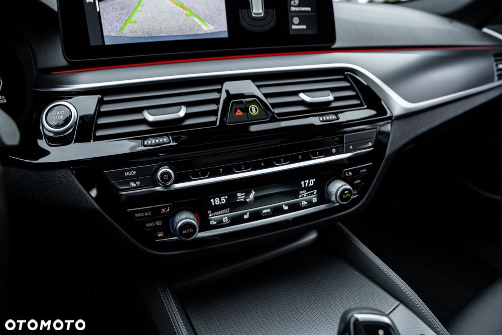 BMW Seria 5 520d M Sport - 32