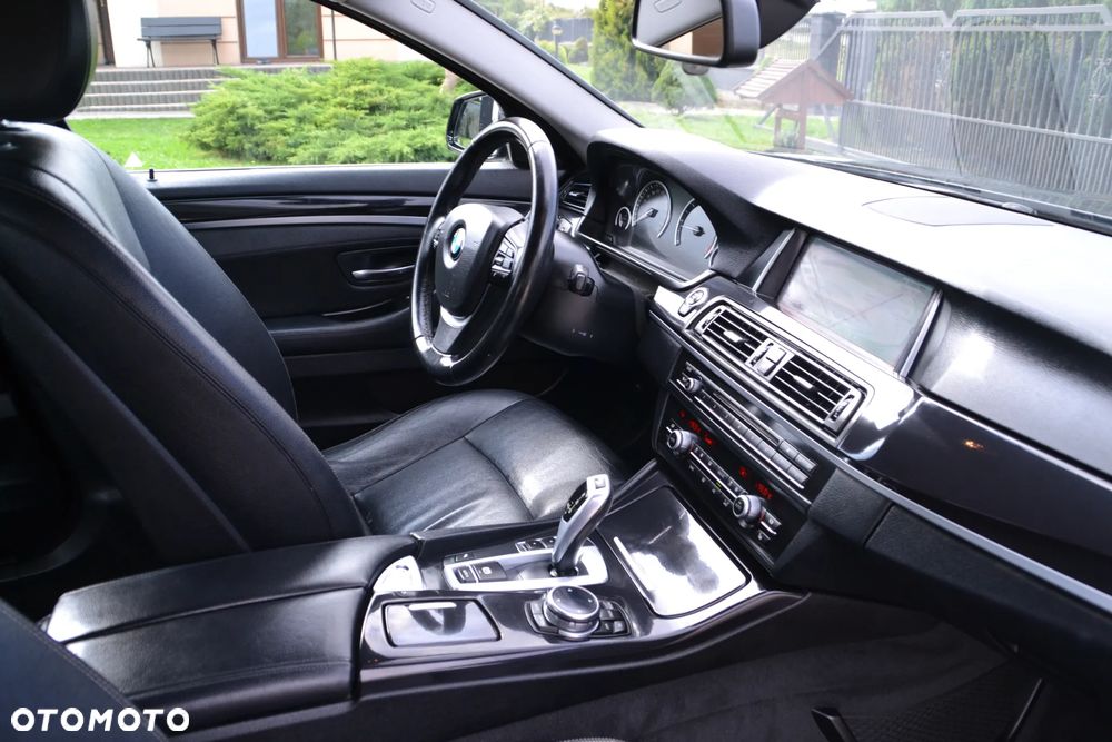 BMW Seria 5 520d Luxury Line - 32