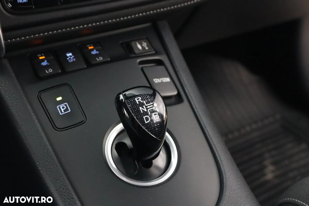 Toyota Auris 1.8 L VVT-i Hybrid Sol - 32