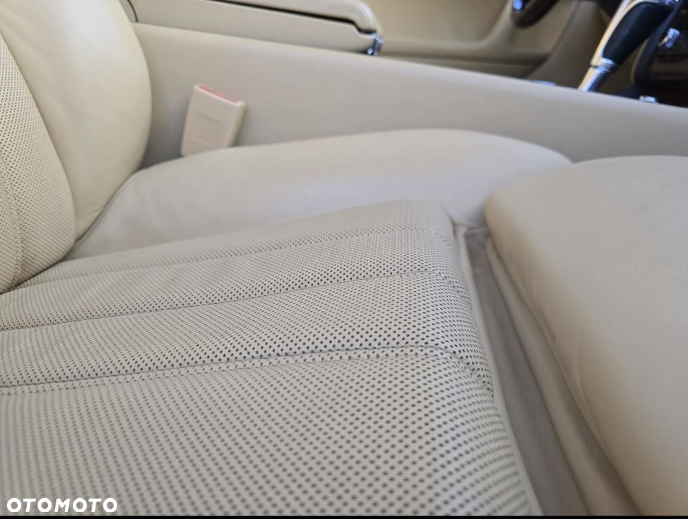 Bentley Flying Spur - 25