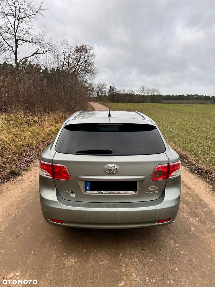 Toyota Avensis - 4