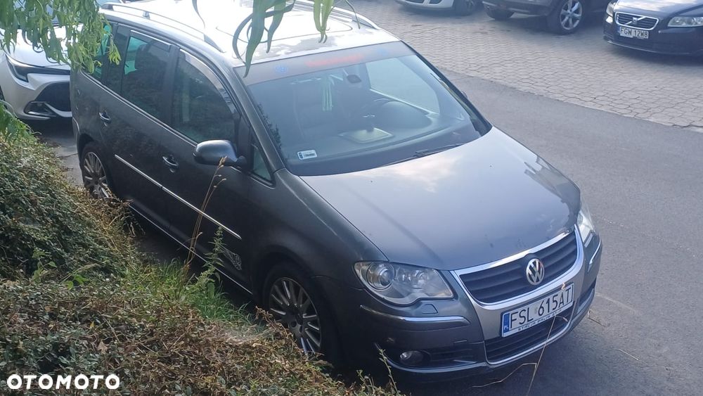 Volkswagen Touran - 1