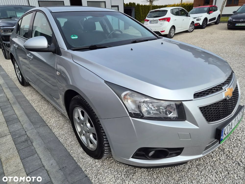 Chevrolet Cruze - 12