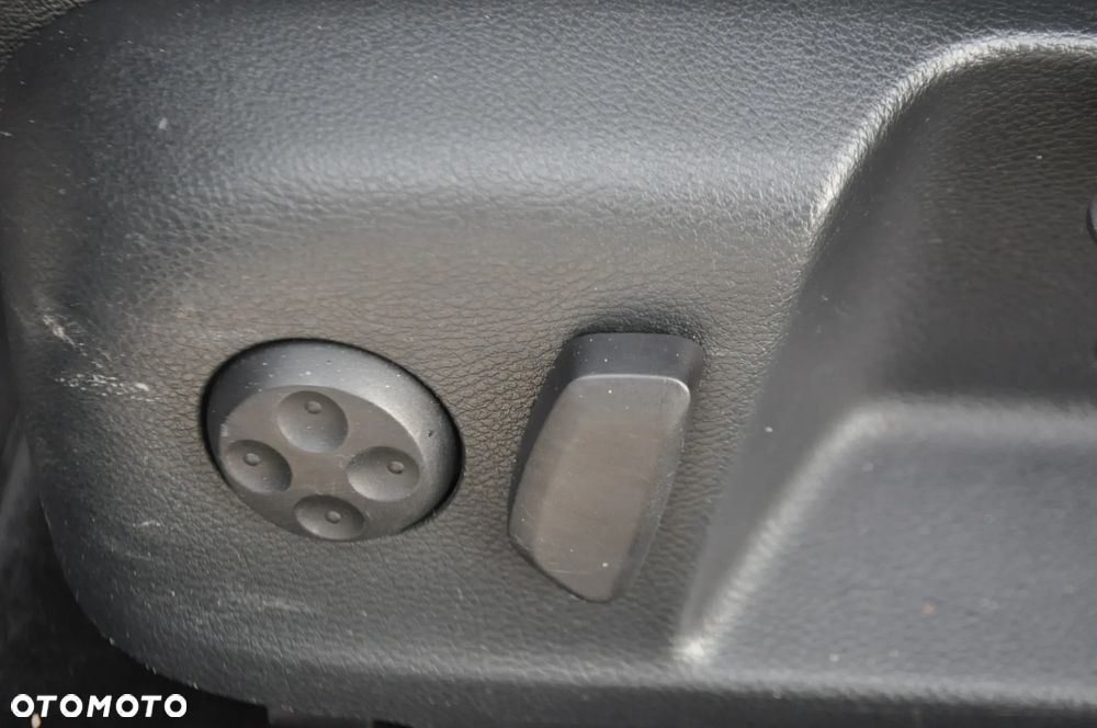 Volkswagen Passat Variant 2.0 TDI BlueMotion Technology DPF Highline - 12