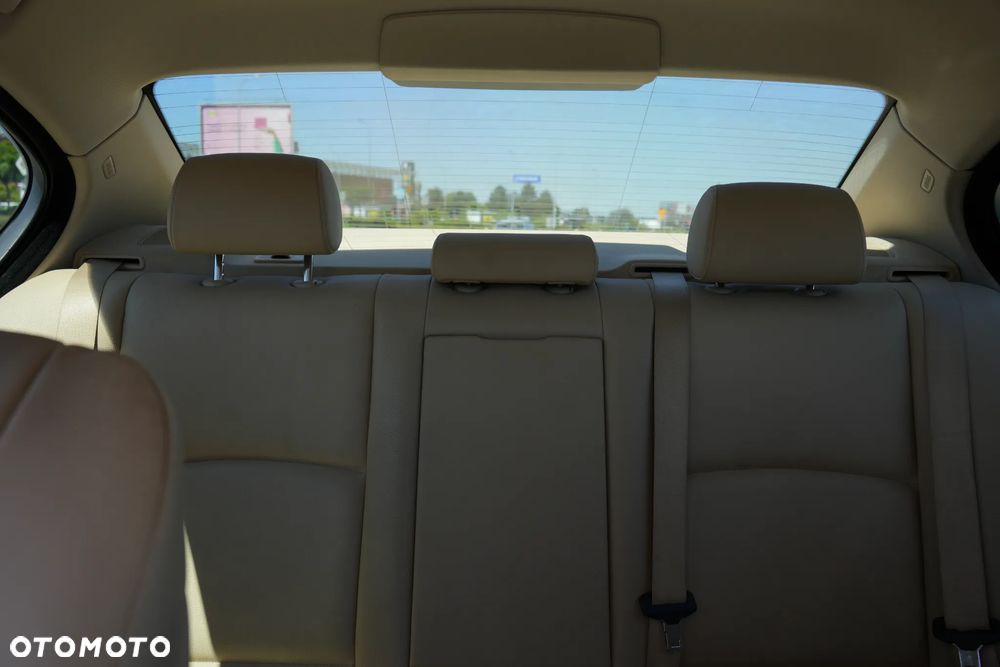 BMW Seria 5 520i - 34