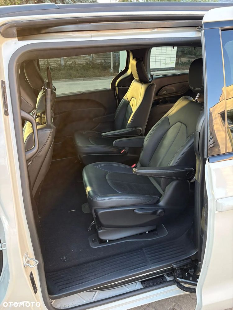 Chrysler Pacifica - 11