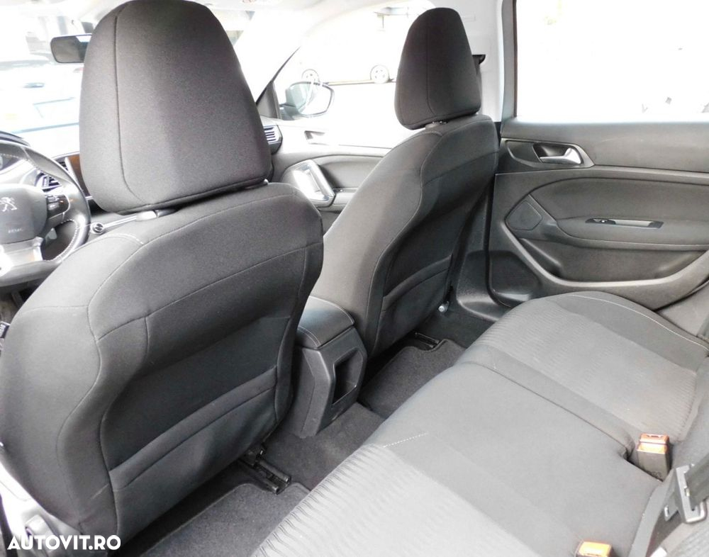 Peugeot 308 1.2 L PureTech Turbo Access - 8