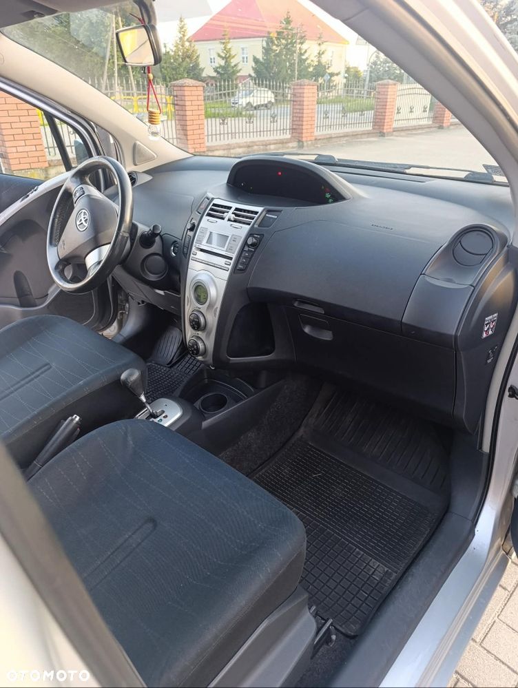 Toyota Yaris - 5