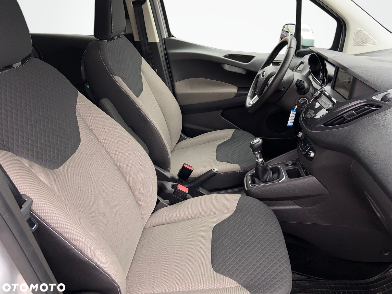 Ford Tourneo Courier 1.5 TDCi Titanium - 14