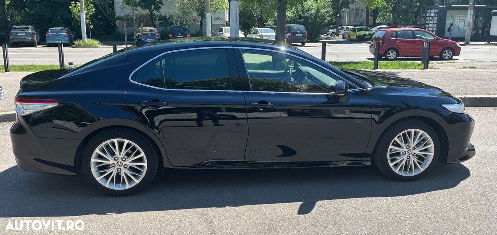 Toyota Camry Luxury - 14