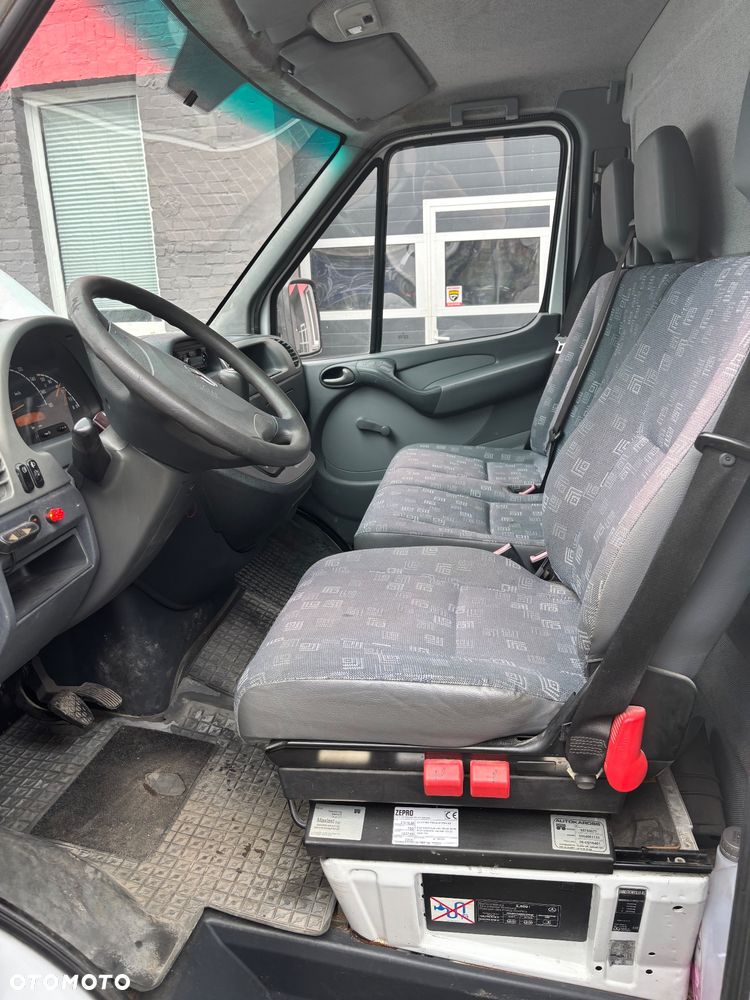 Mercedes-Benz Sprinter - 7